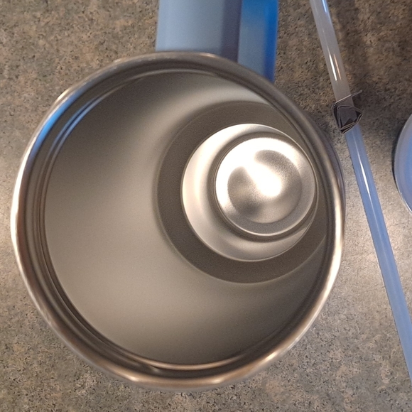 New 40oz Stanley quencher Cornflower - Picture 9 of 9